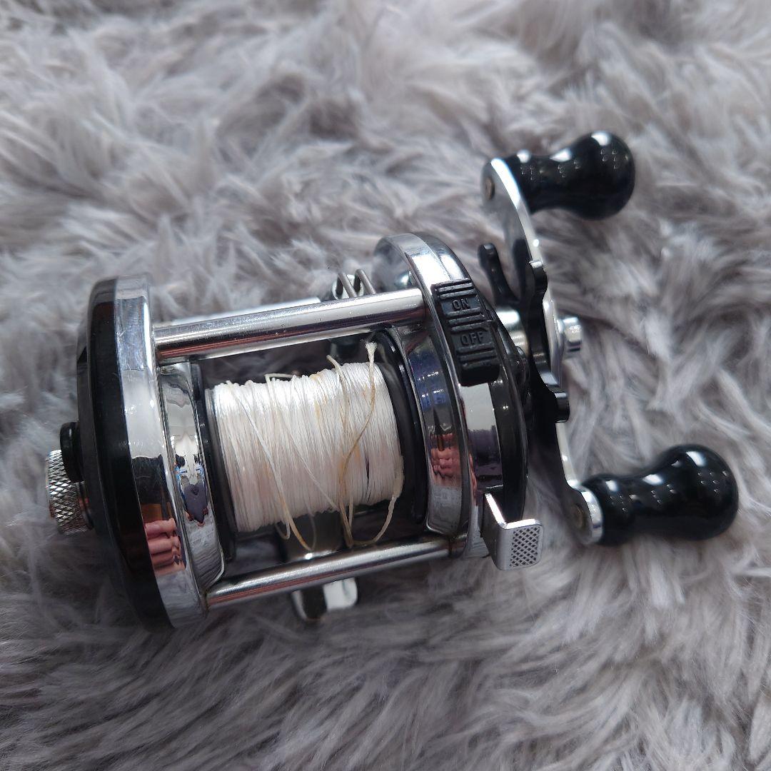 ダイワ ミリオネア 2500C ベイトリール