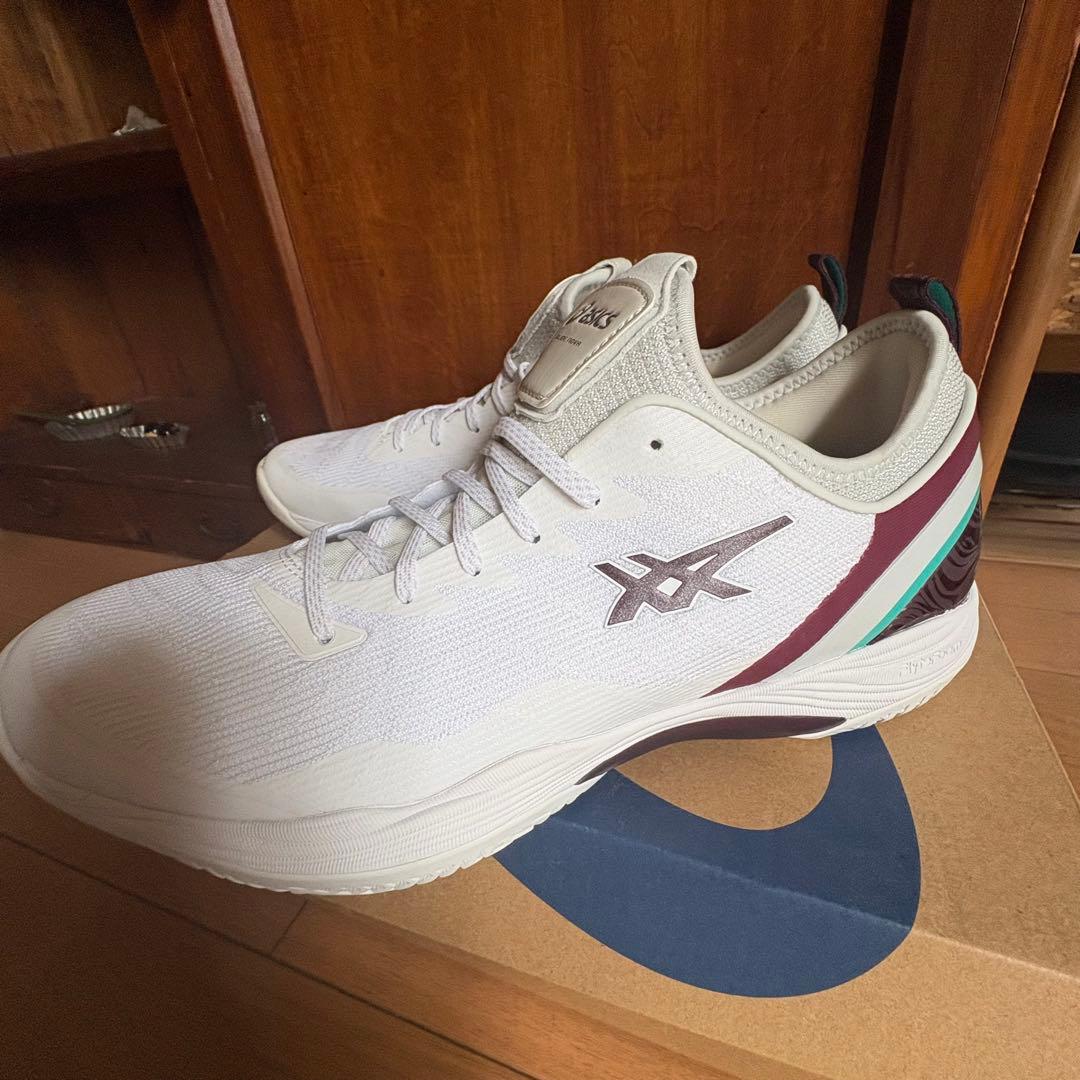 asics グライドノヴァFF2 新品、未使用　28.5㎝