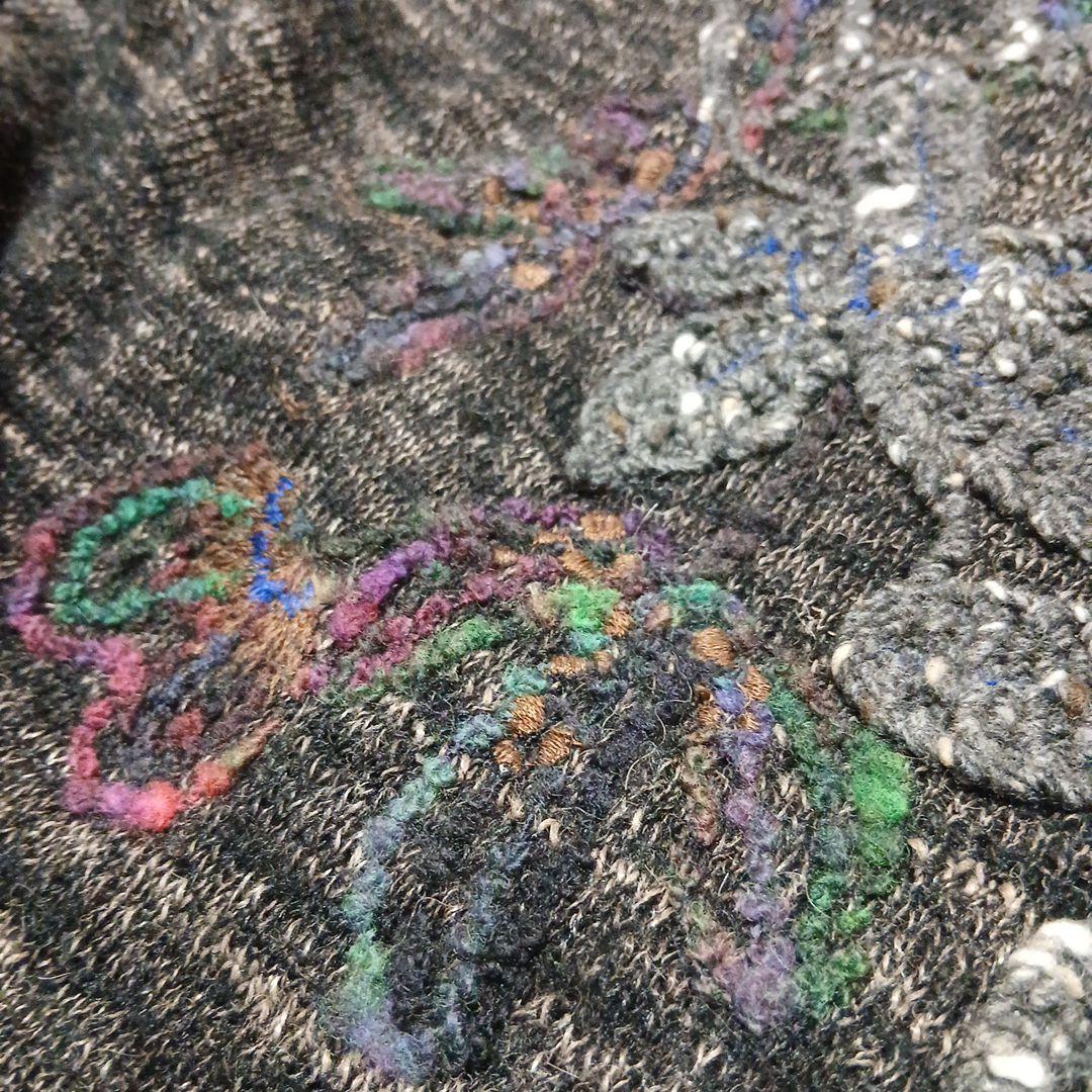 エム&キョウコ花柄刺繍 ニットワンピース 長袖 ブラックダークグレー混じり