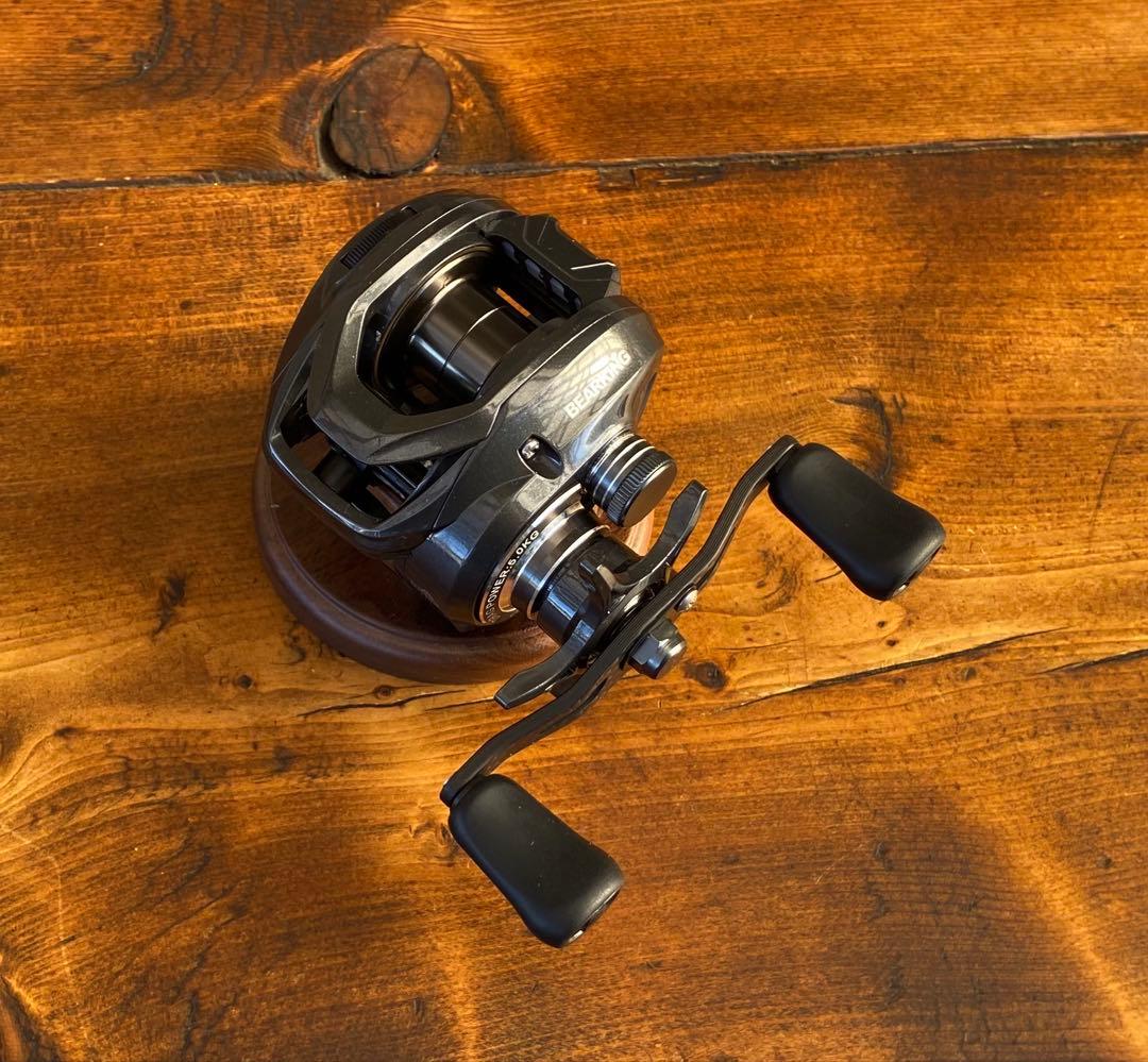 ベイトリール　ベイトフィネスリール　軽量　32φ 新品未使用　バス釣り　渓流釣り