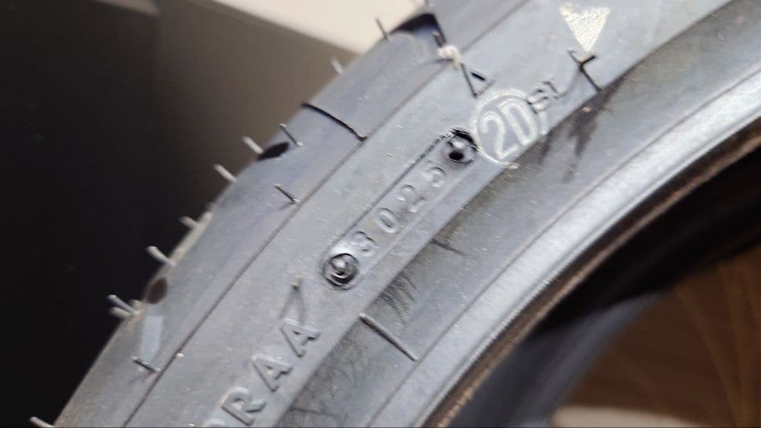 新品未使用、IRC RMC810 チューブレスタイヤ フロント・リアセット