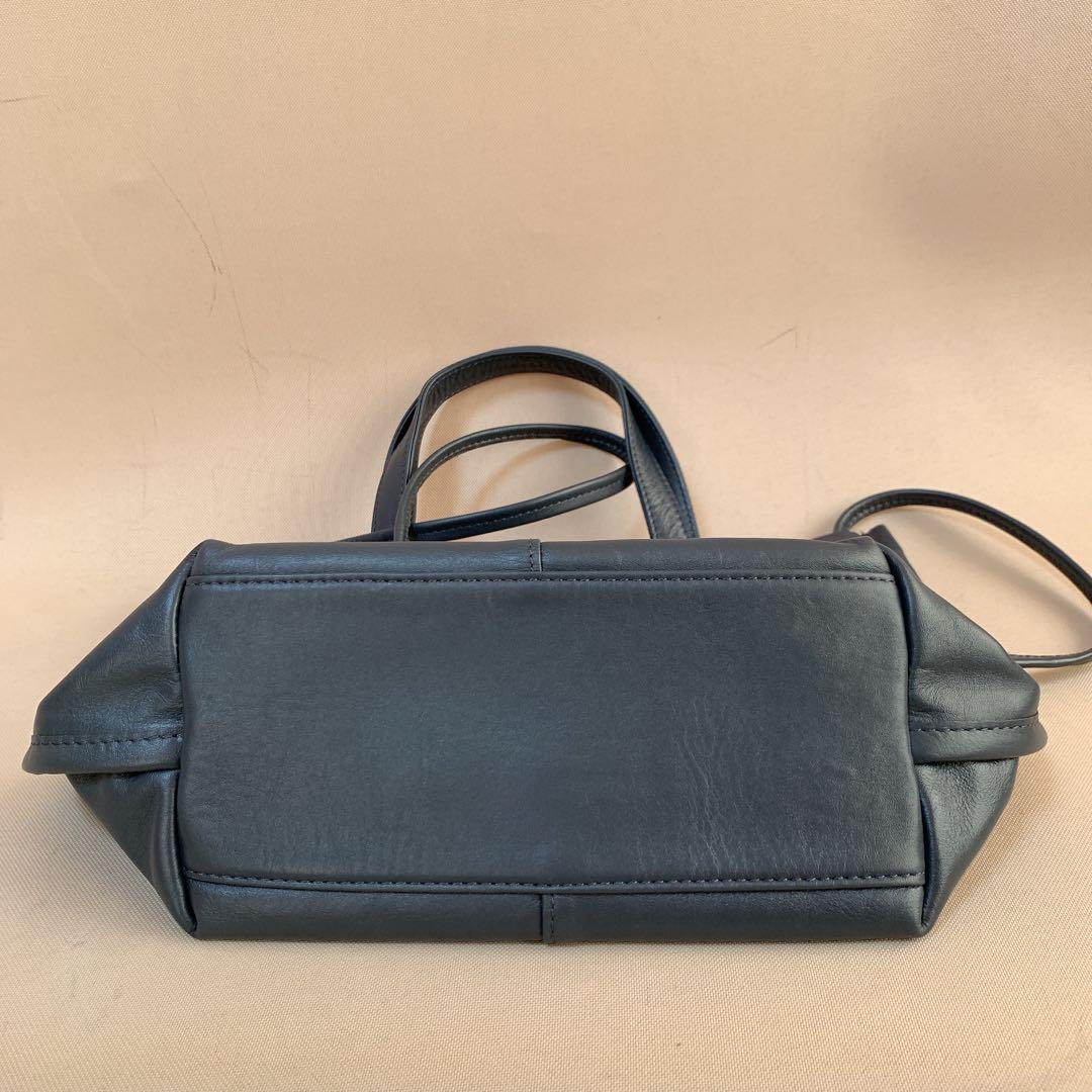 イアパピヨネ センターポイントトートバッグ S《牛革/2way/軽量》ネイビー