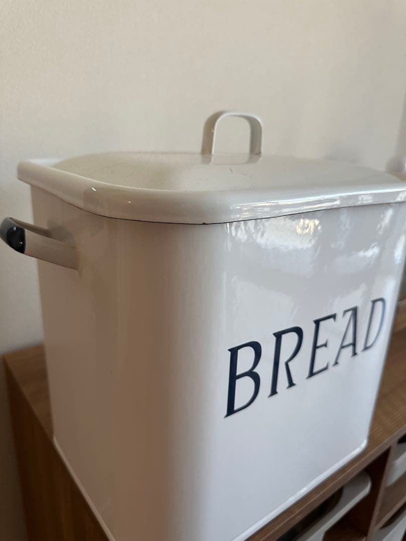 ホワイト メタル ブレッドボックス　ホーロー