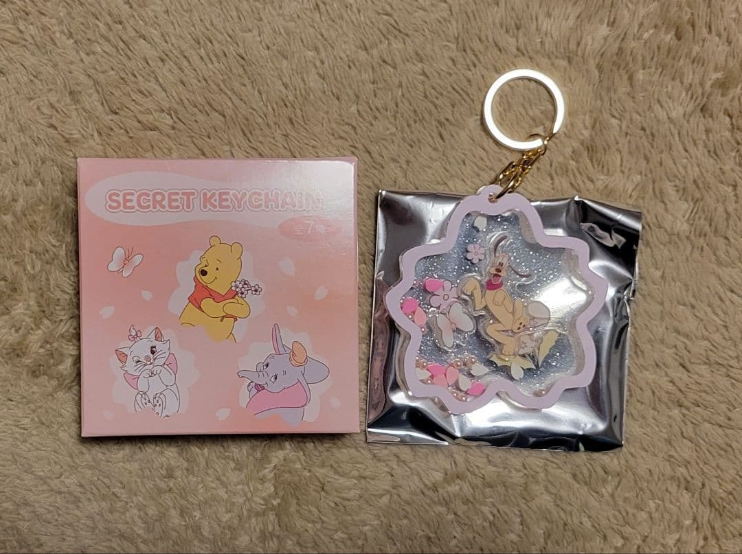 ディズニー シークレットキーチェーン ブルート - メルカリ