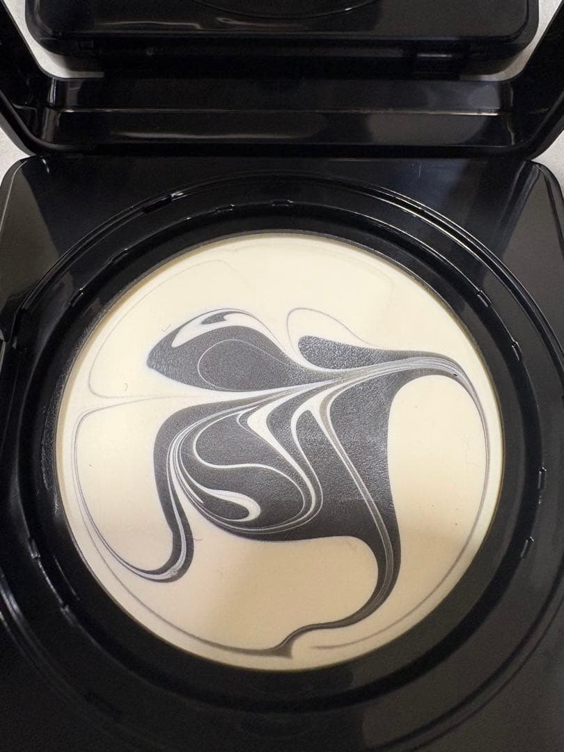 ジバンシイ　ソワンノワールUVコンパクト