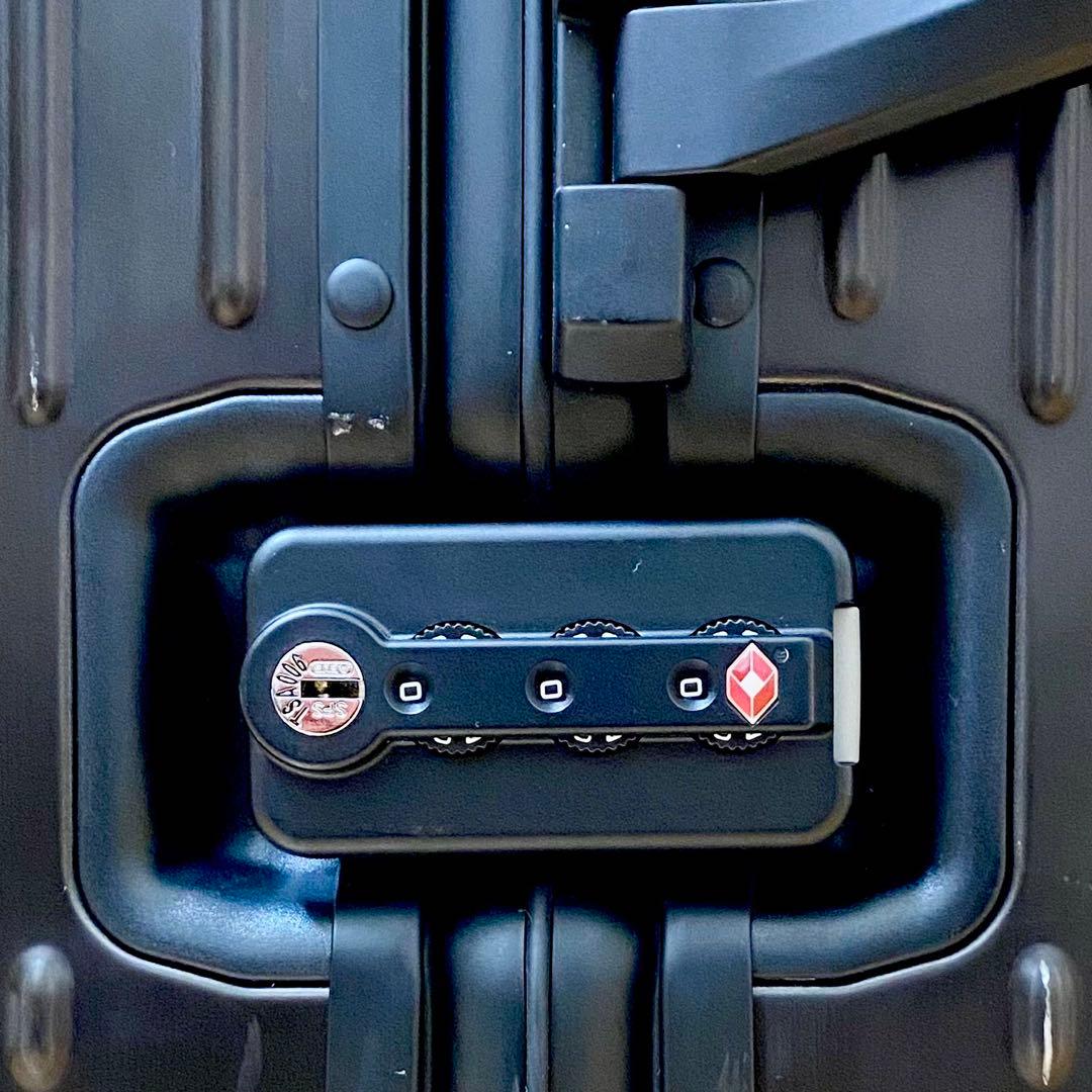 リモワ モンクレール トパーズ ステルス 34L 4輪 TSAロック 機内持込み