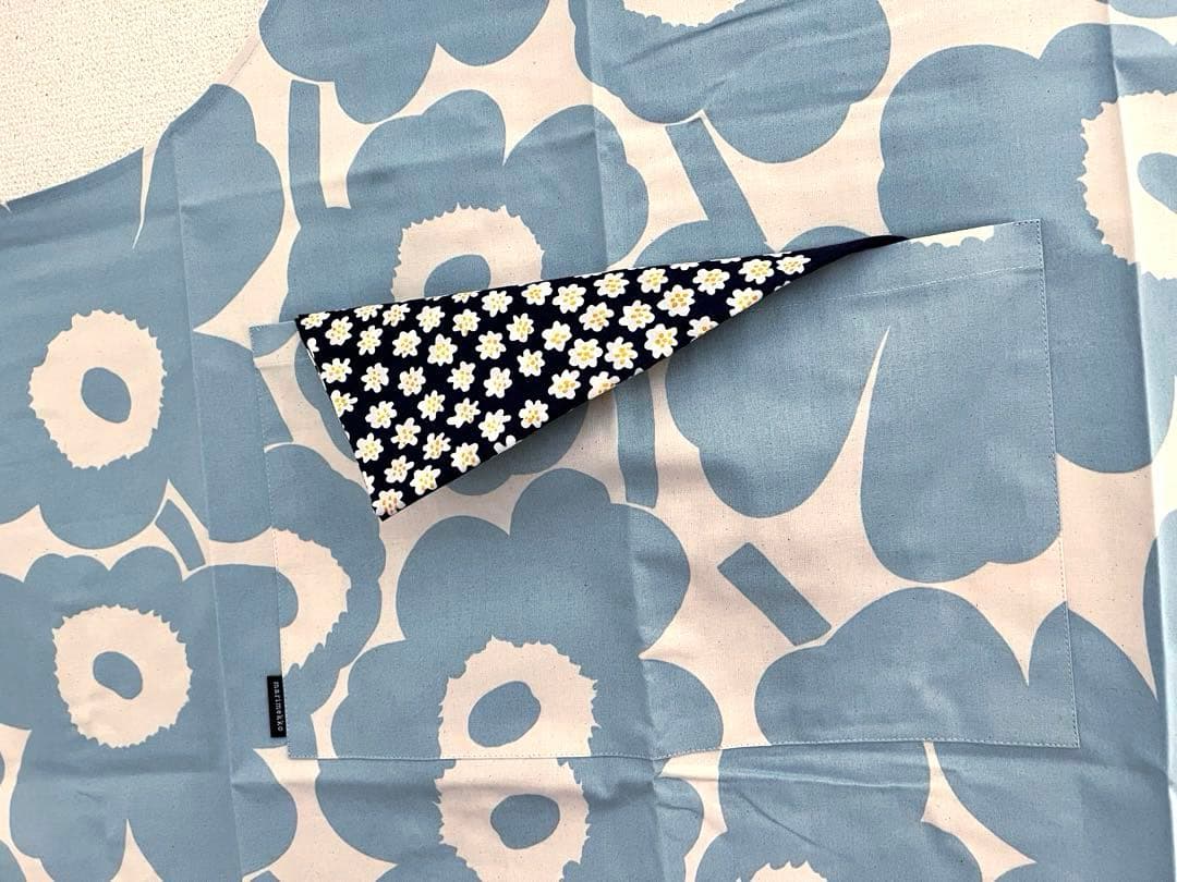 ☆新品未使用☆マリメッコ　marimekko エプロン　ウニッコ　ラスト１点
