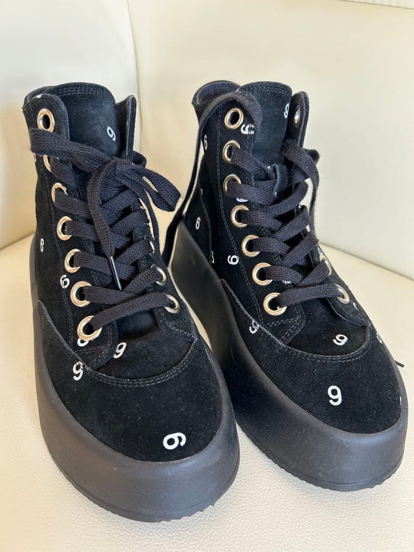 マルジェラ　ブラック 厚底 ハイカットスニーカー