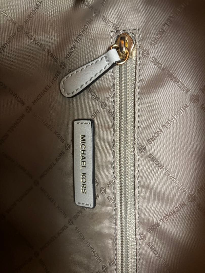 定価９.2万本革MICHAEL KORS ❤️MKロゴバックパック、ほとんど新品