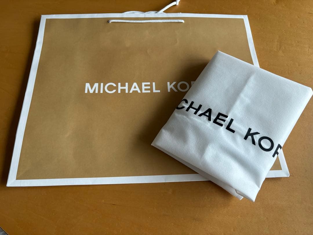 定価９.2万本革MICHAEL KORS ❤️MKロゴバックパック、ほとんど新品