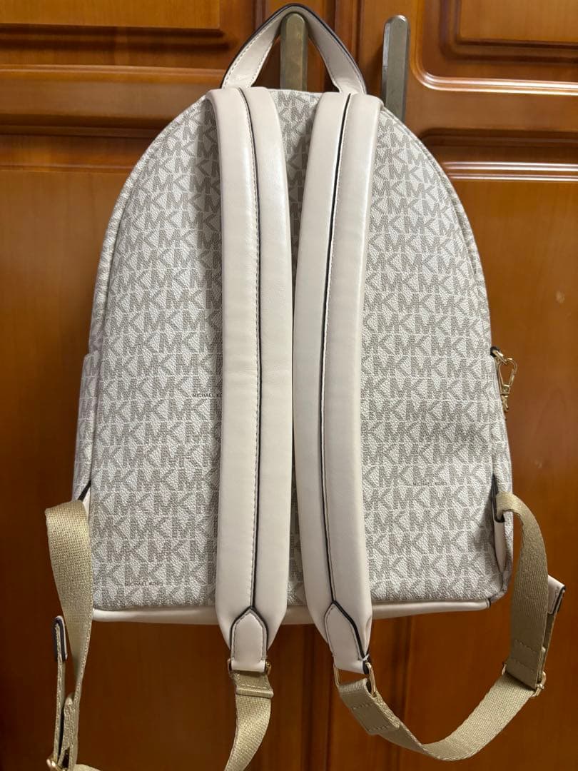 定価９.2万本革MICHAEL KORS ❤️MKロゴバックパック、ほとんど新品