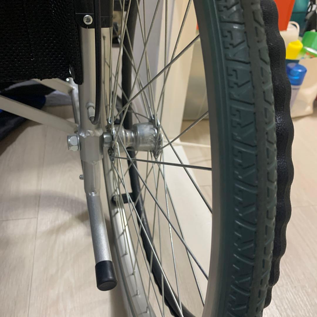 赤い自走用車椅子 メッシュ素材 クッション付き