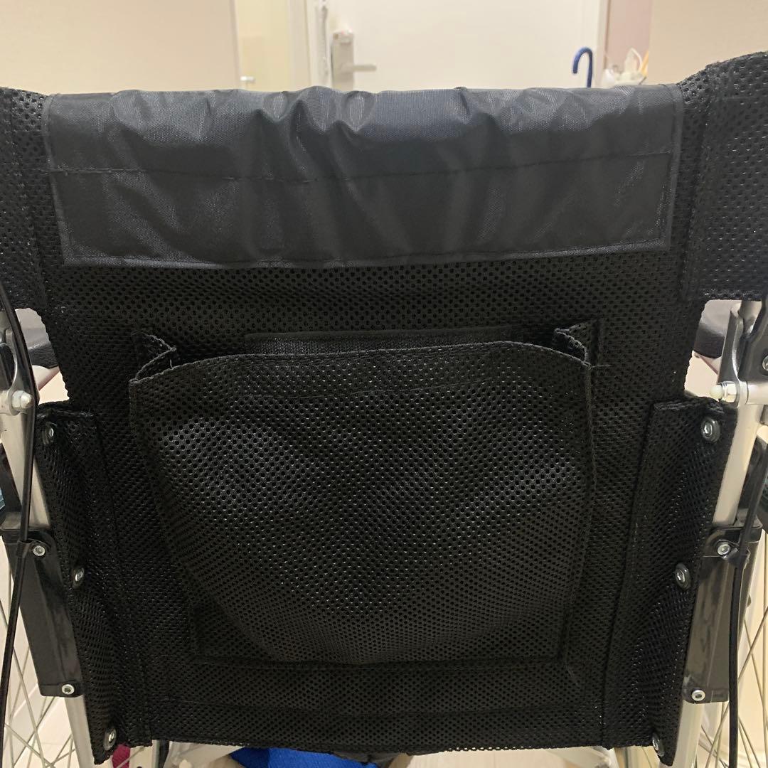 赤い自走用車椅子 メッシュ素材 クッション付き