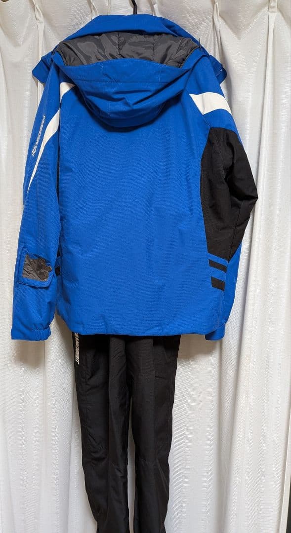 青いスキーウェアセット（ジャケット・パンツ）