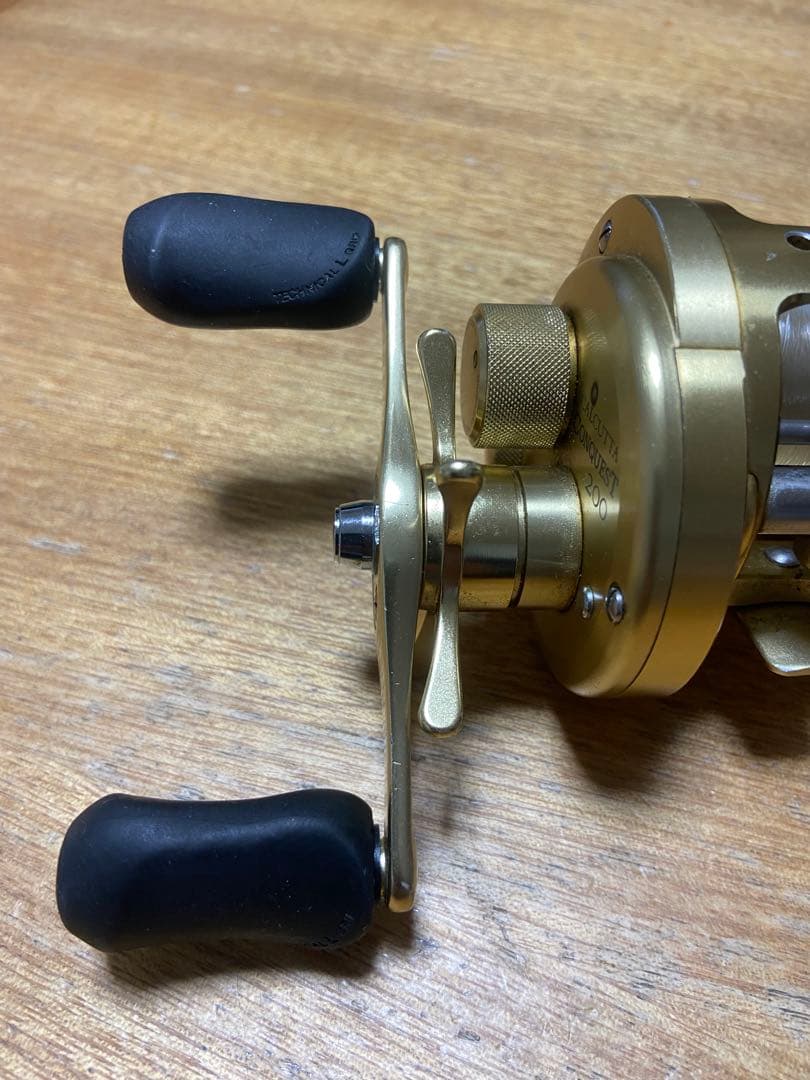 シマノ　CALCUTTA CONQUEST 200 ベイトリール