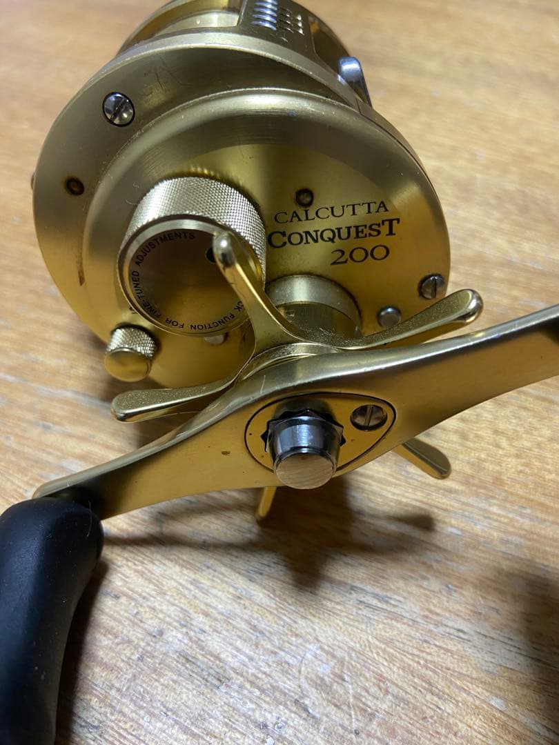 シマノ　CALCUTTA CONQUEST 200 ベイトリール