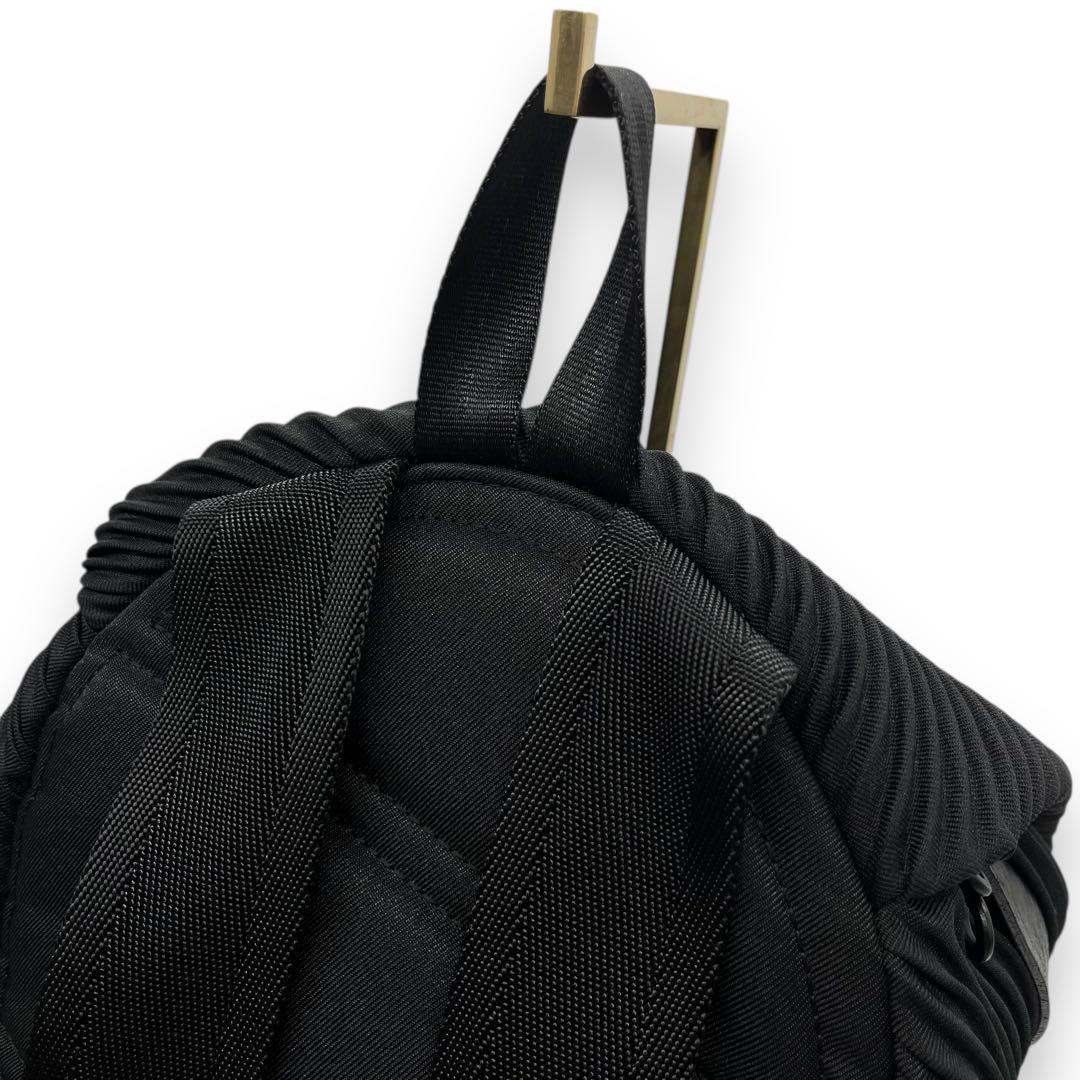 未使用級■プリーツプリーズ　イッセイミヤケ　バイアスプリーツバックパック　黒