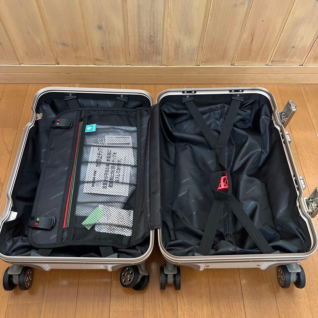 LEGEND WALKERブリリアントホワイトキャリーケース