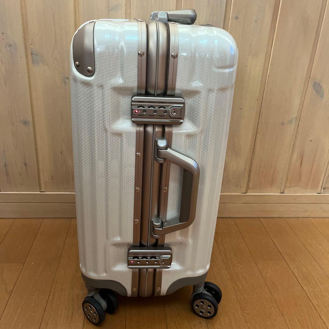 LEGEND WALKERブリリアントホワイトキャリーケース