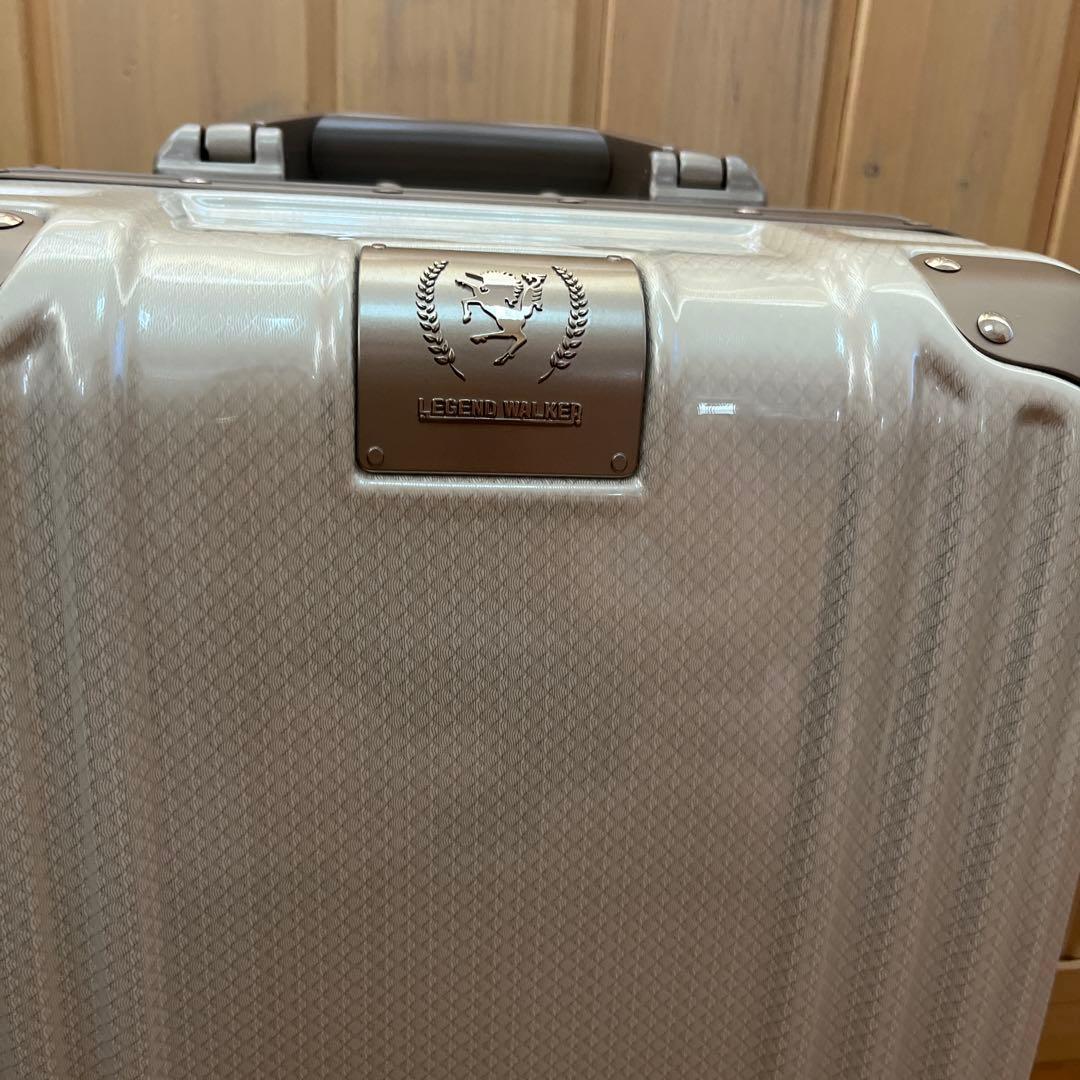 LEGEND WALKERブリリアントホワイトキャリーケース