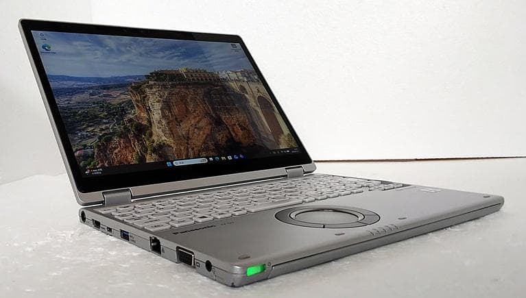 LTE対応 メモリ16GB 薄型タッチパネル CF-QV9