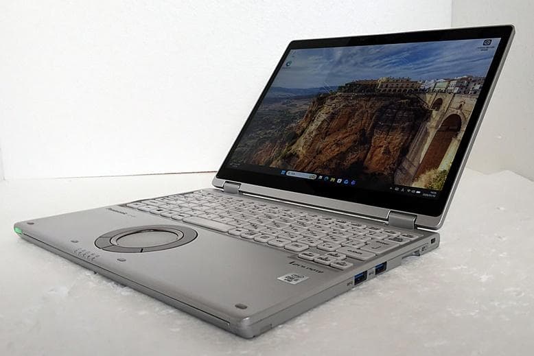 LTE対応 メモリ16GB 薄型タッチパネル CF-QV9