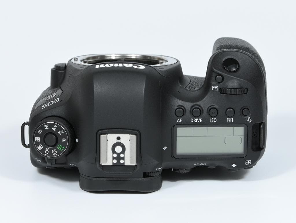 【ほぼ新品】キヤノン EOS 6D Mark II ボディ《ショット数1060》