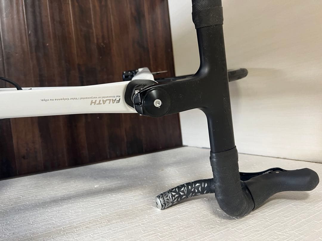 カーボンフレーム ホワイト ロードバイク elves