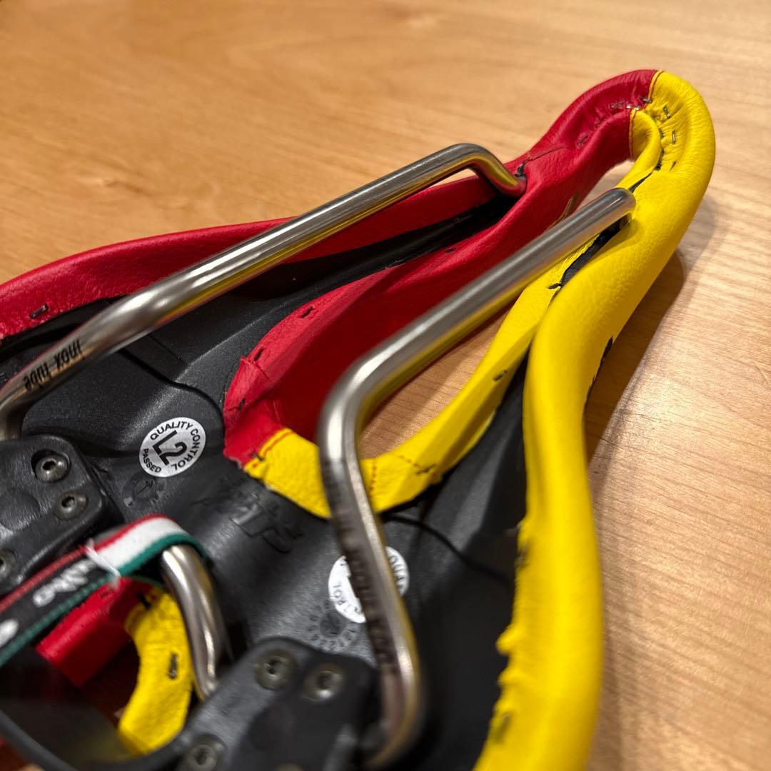 《新品未使用》Selle SMP TT2 サドル 赤/黄
