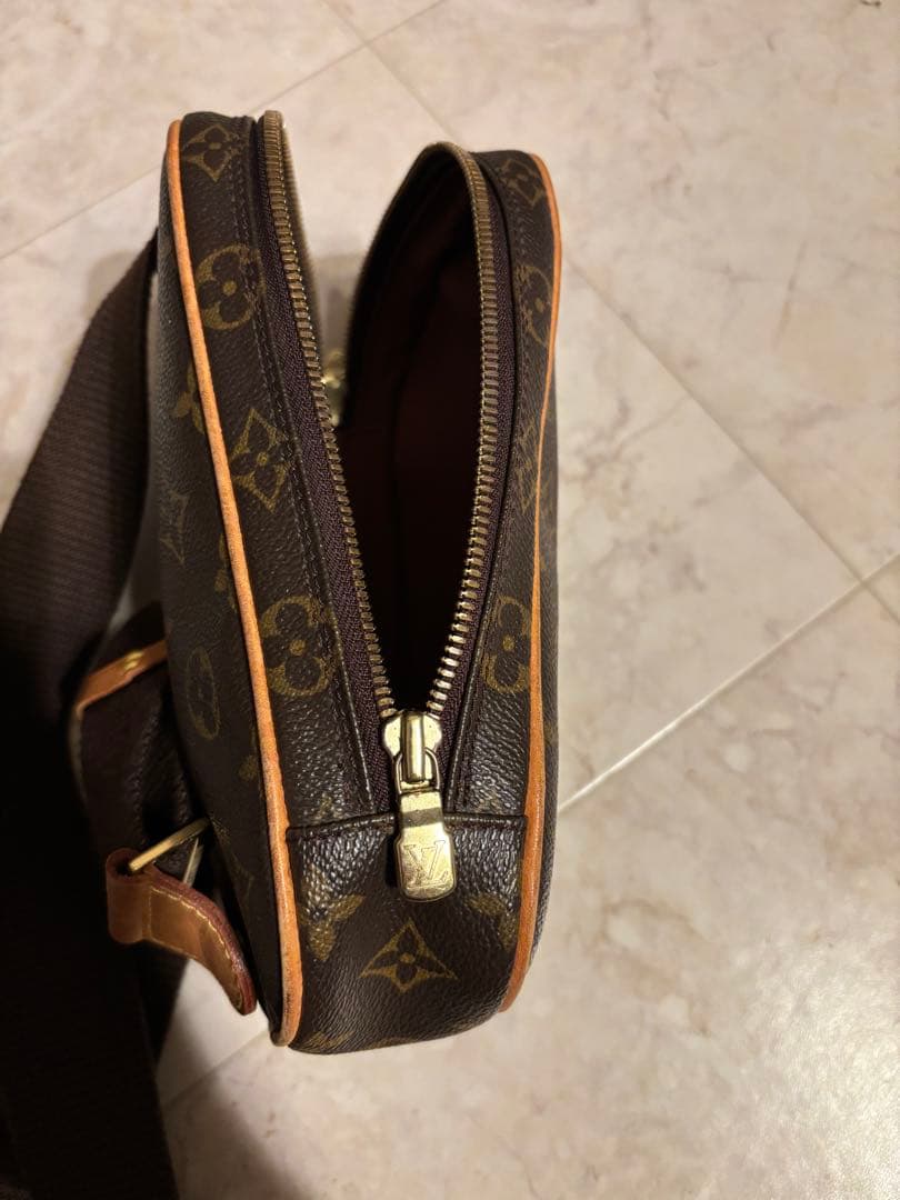 【美品】Louis Vuitton モノグラム ボディバッグ　男女兼用