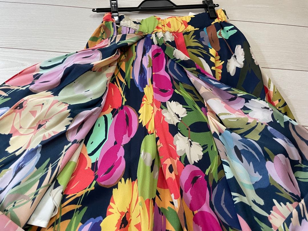 グレースコンチネンタル　フラワープリント ラップパンツ