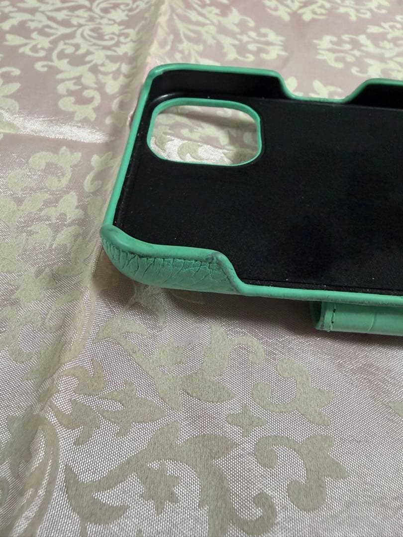 鈴木亜美さん しぃちゃん　コラボ　iPhoneケース iPhone13 手帳型