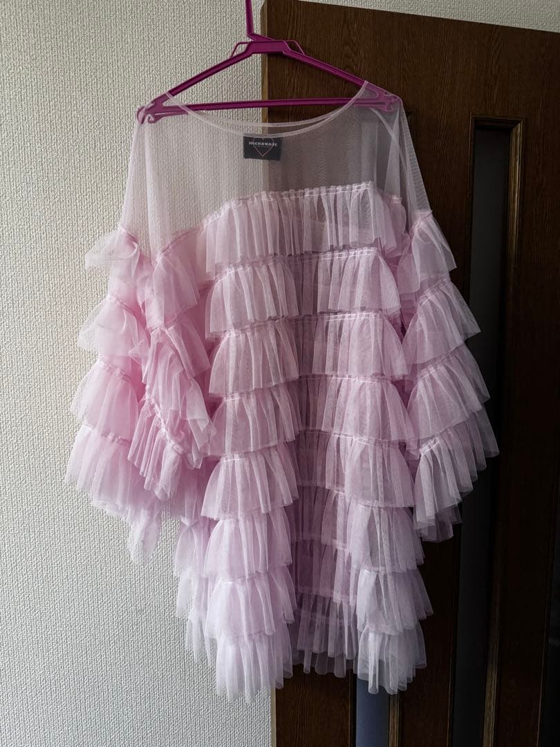 microwaveフリル付きピンクチュールトップス