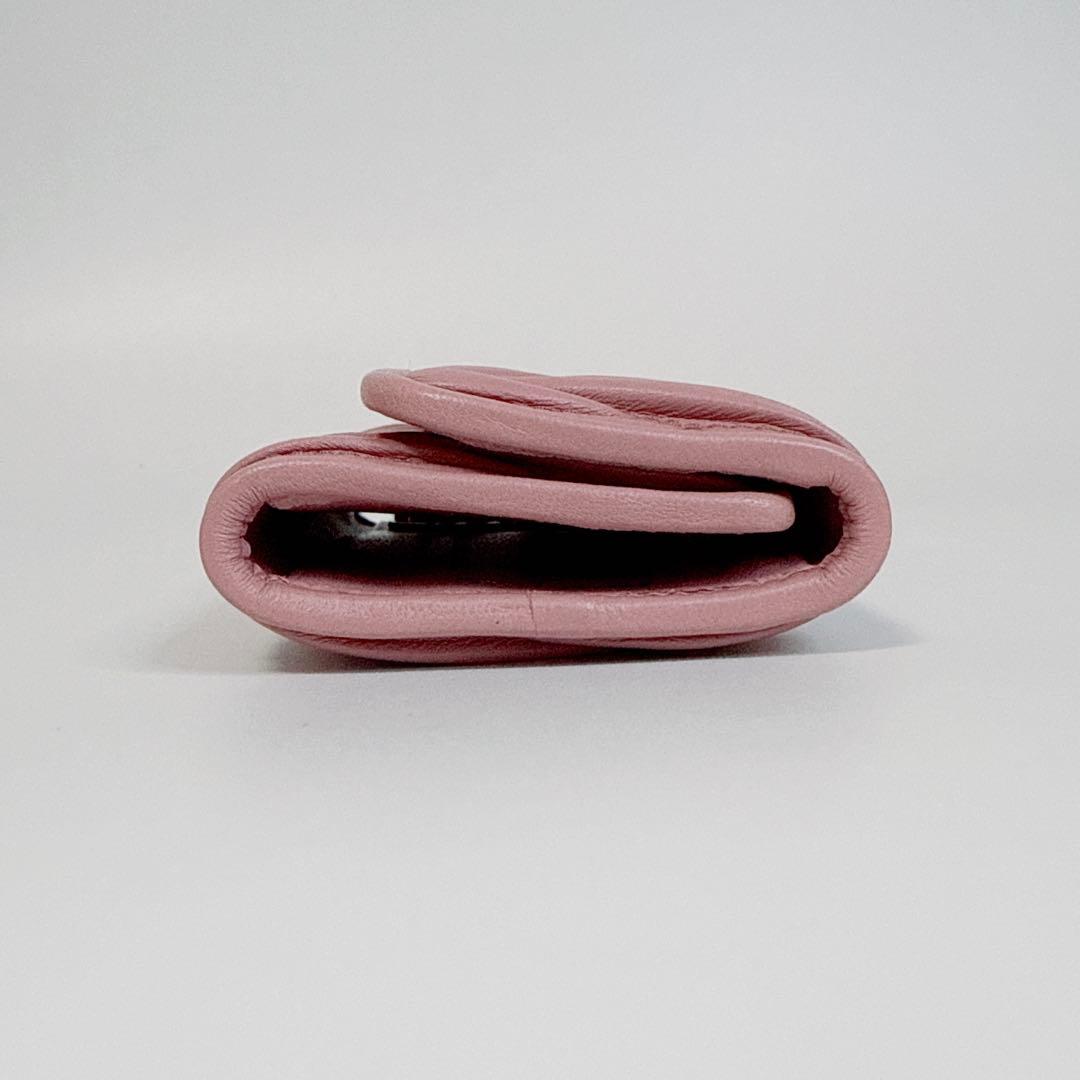 【未使用品級】miumiu ６連キーケース　マトラッセ　ローズピンク　レザー