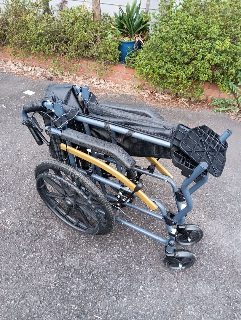 自走用車椅子 ・折りたたみ式ノーパンクタイヤ 軽量・車椅子