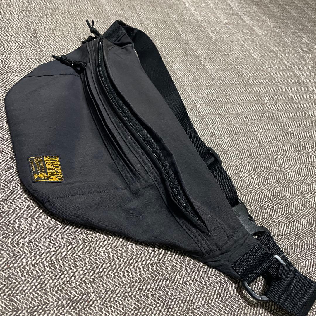 美品TROPHY CLOTHING ボディバッグ ブラック