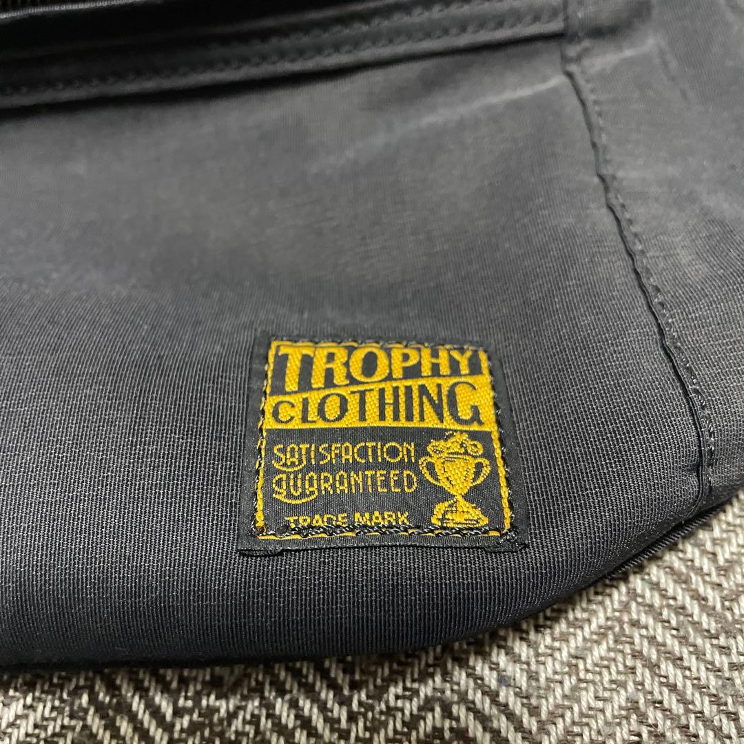 美品TROPHY CLOTHING ボディバッグ ブラック