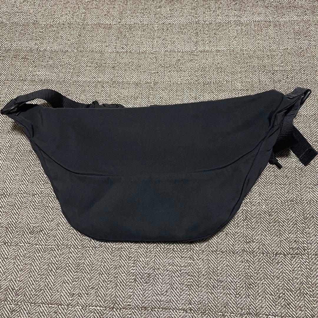 美品TROPHY CLOTHING ボディバッグ ブラック