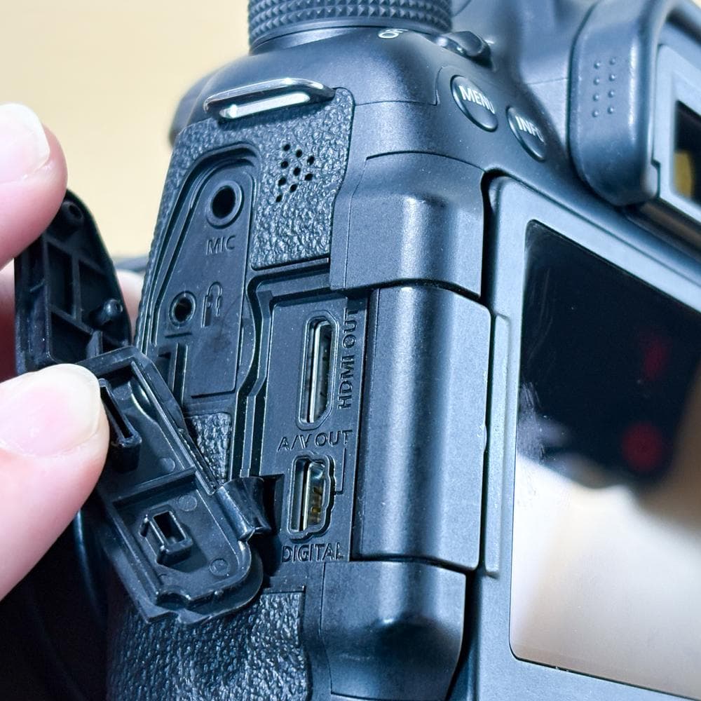 Canon EOS70D レンズセット 背面液晶ムラ有り　シャッター10272回