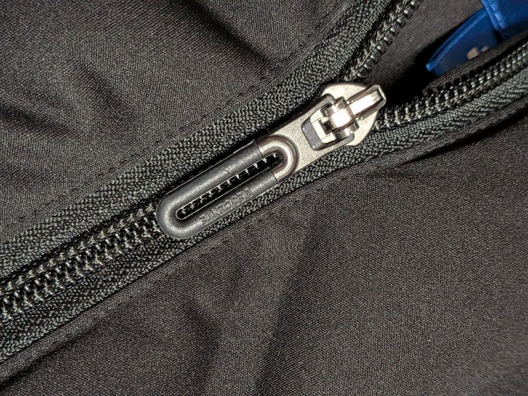 デサントゴルフ　エアーポケット　ストレッチ　ダウンジャケット　DGMUJK02A