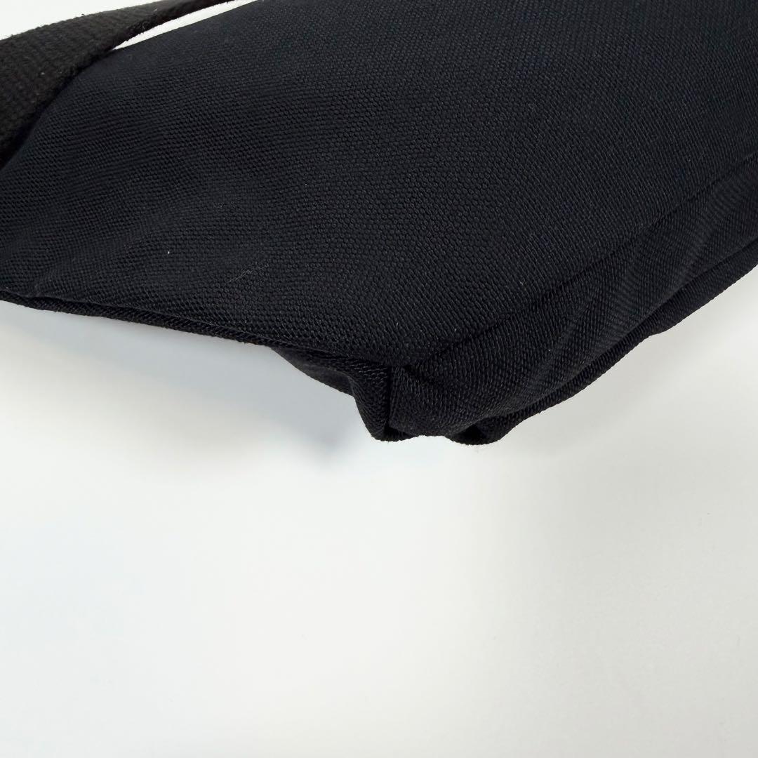 【極美品】【現行】イルビゾンテ　ベルトバッグ　ボディバッグ　三角ロゴ　ブラック