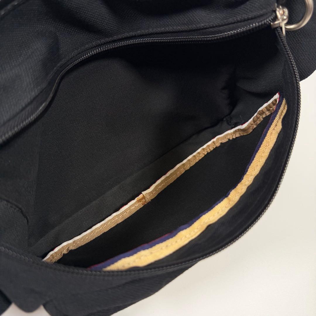 【極美品】【現行】イルビゾンテ　ベルトバッグ　ボディバッグ　三角ロゴ　ブラック