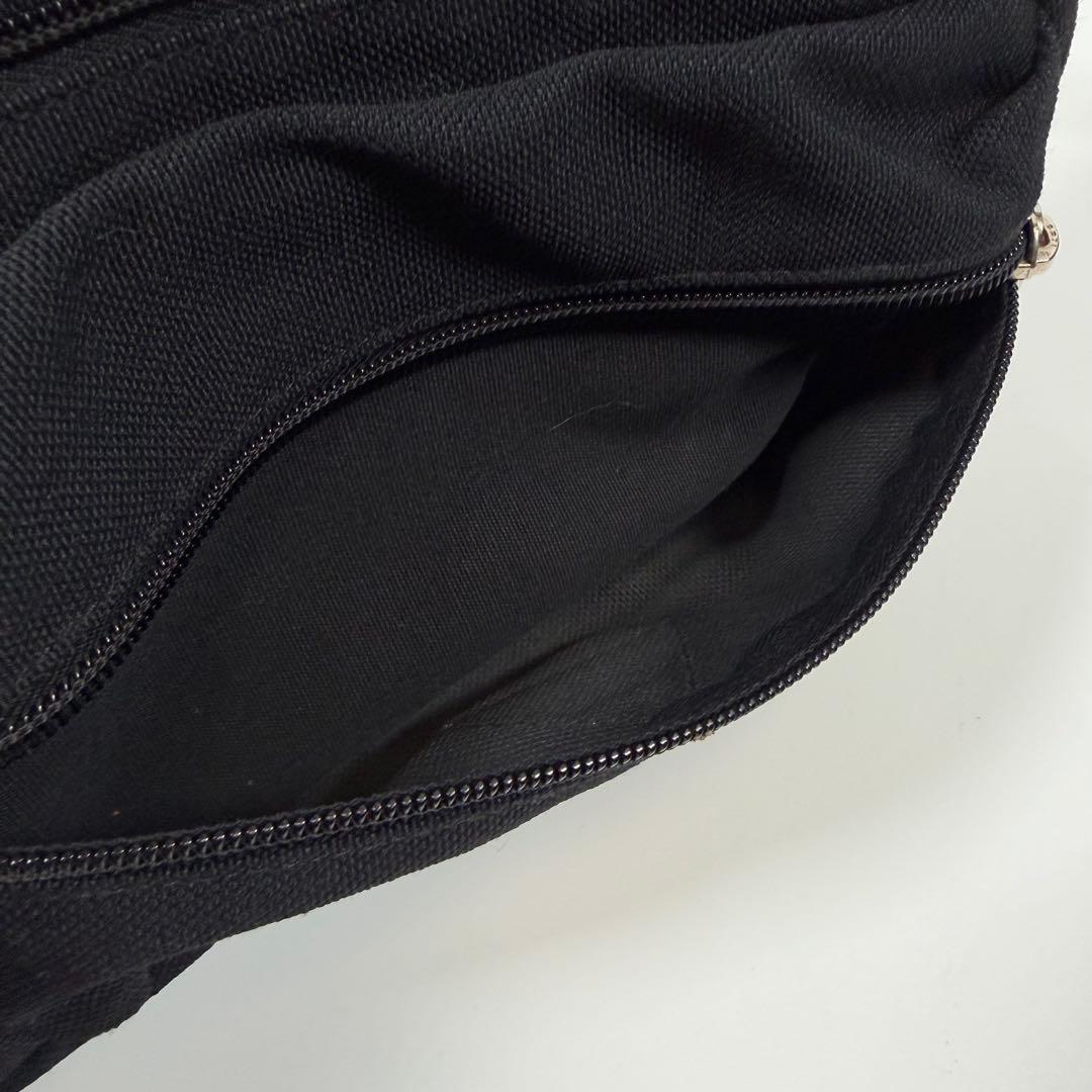 【極美品】【現行】イルビゾンテ　ベルトバッグ　ボディバッグ　三角ロゴ　ブラック