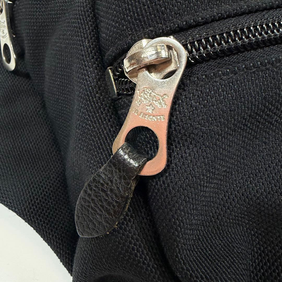 【極美品】【現行】イルビゾンテ　ベルトバッグ　ボディバッグ　三角ロゴ　ブラック