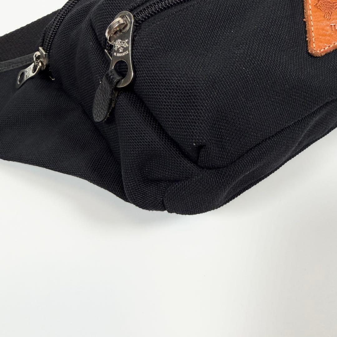 【極美品】【現行】イルビゾンテ　ベルトバッグ　ボディバッグ　三角ロゴ　ブラック