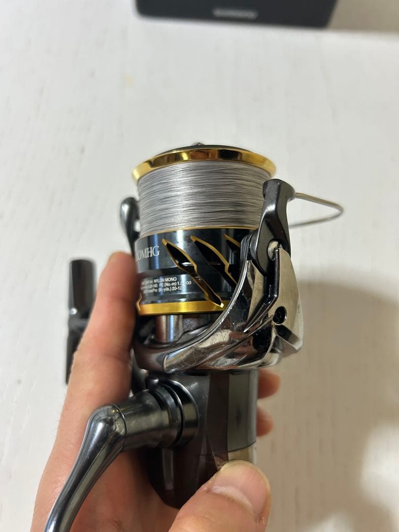 SHIMANO 20TWIN POWER 4000MHG スピニングリール
