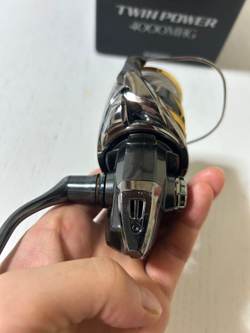 SHIMANO 20TWIN POWER 4000MHG スピニングリール