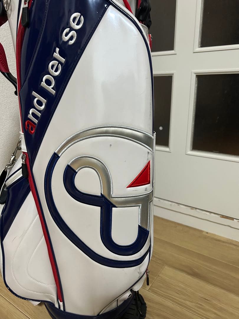 and per se キャディバッグ ホワイト/ネイビー/レッド