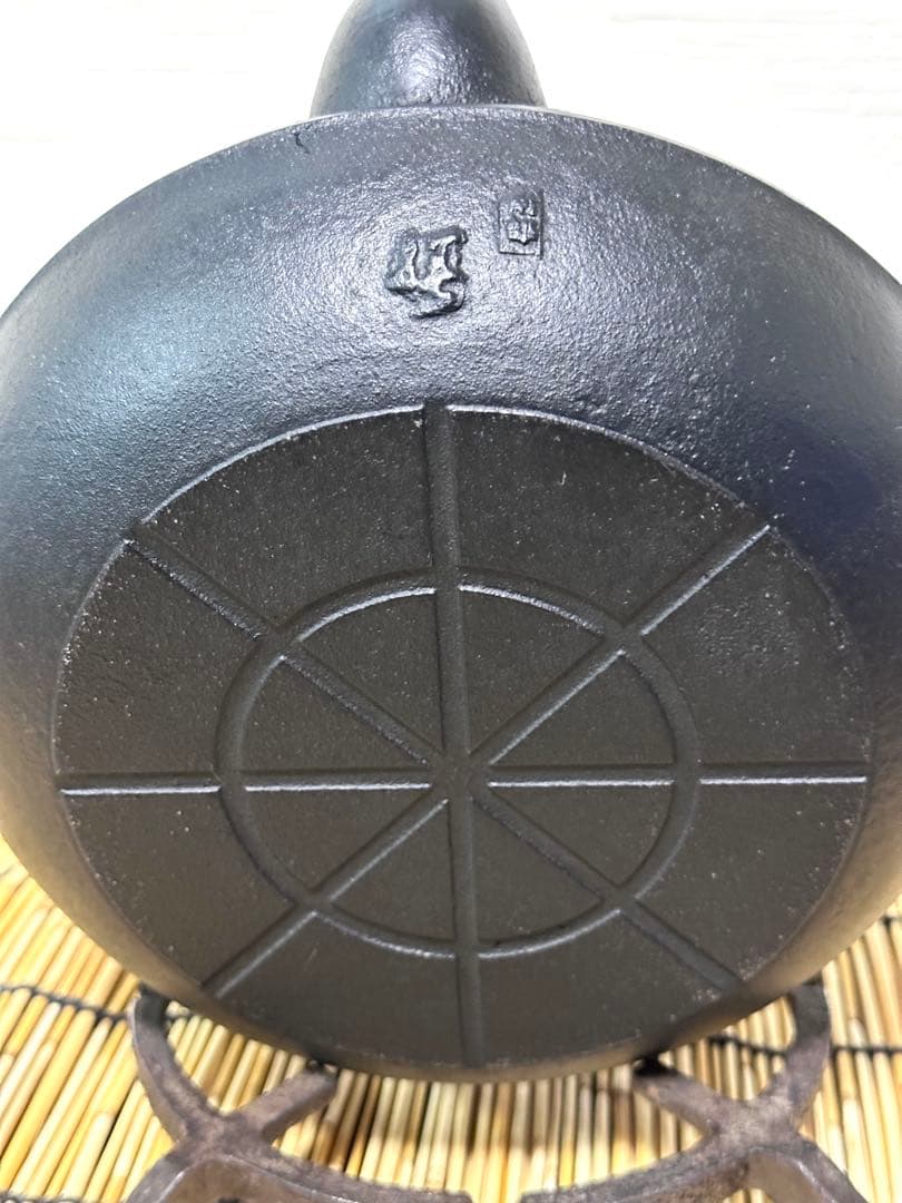 南部盛榮堂造１８型アラレ　南部岩鋳造　鉄瓶台セット　maisonnnn様売約済み