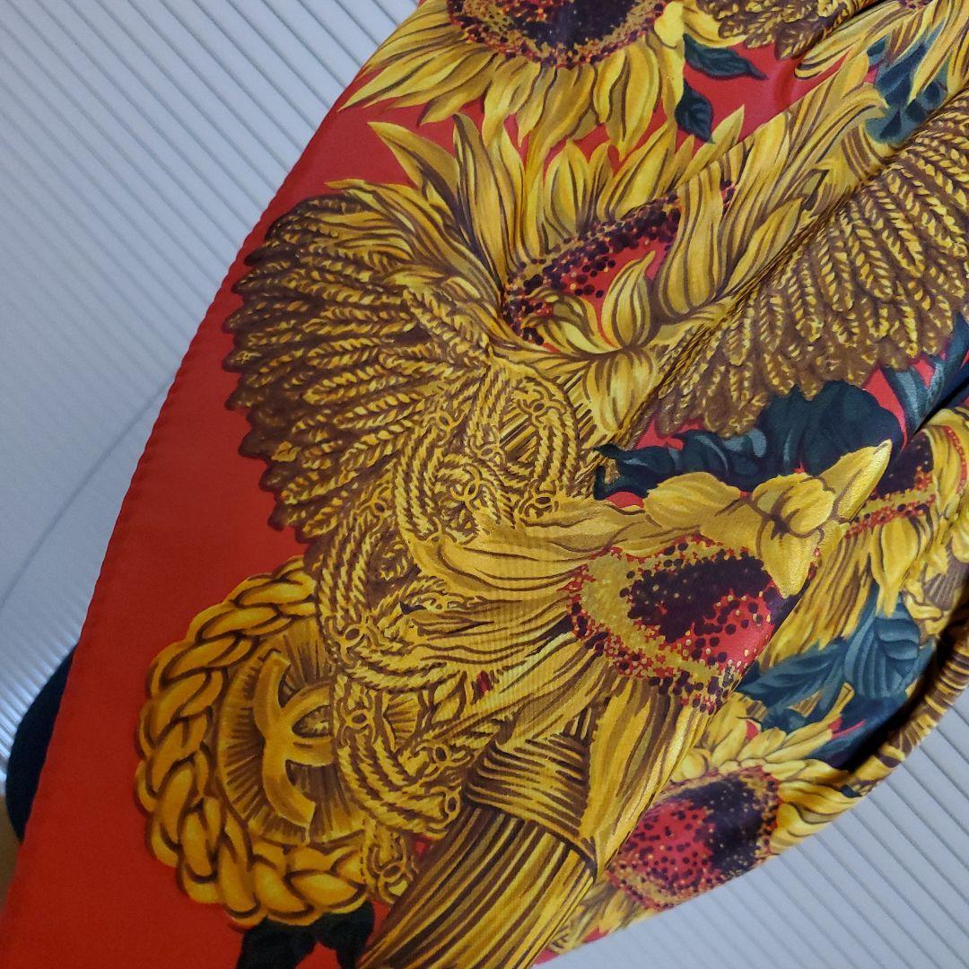 希少CHANEL フラワー柄シルクスカーフ　美品